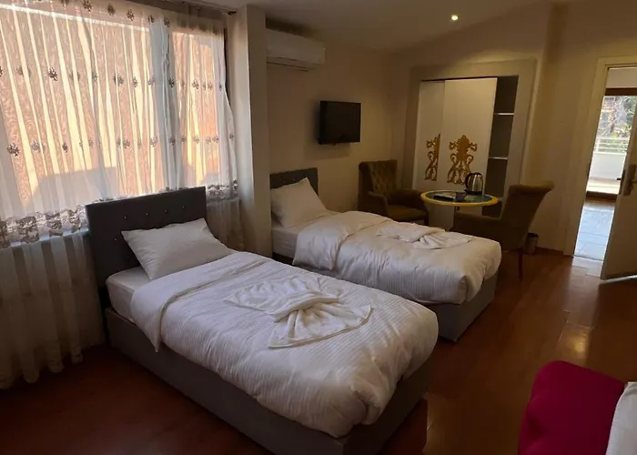 By Historial Hotel Due